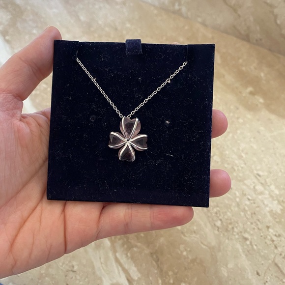 Swaroski purple clover pendant - Picture 4 of 4